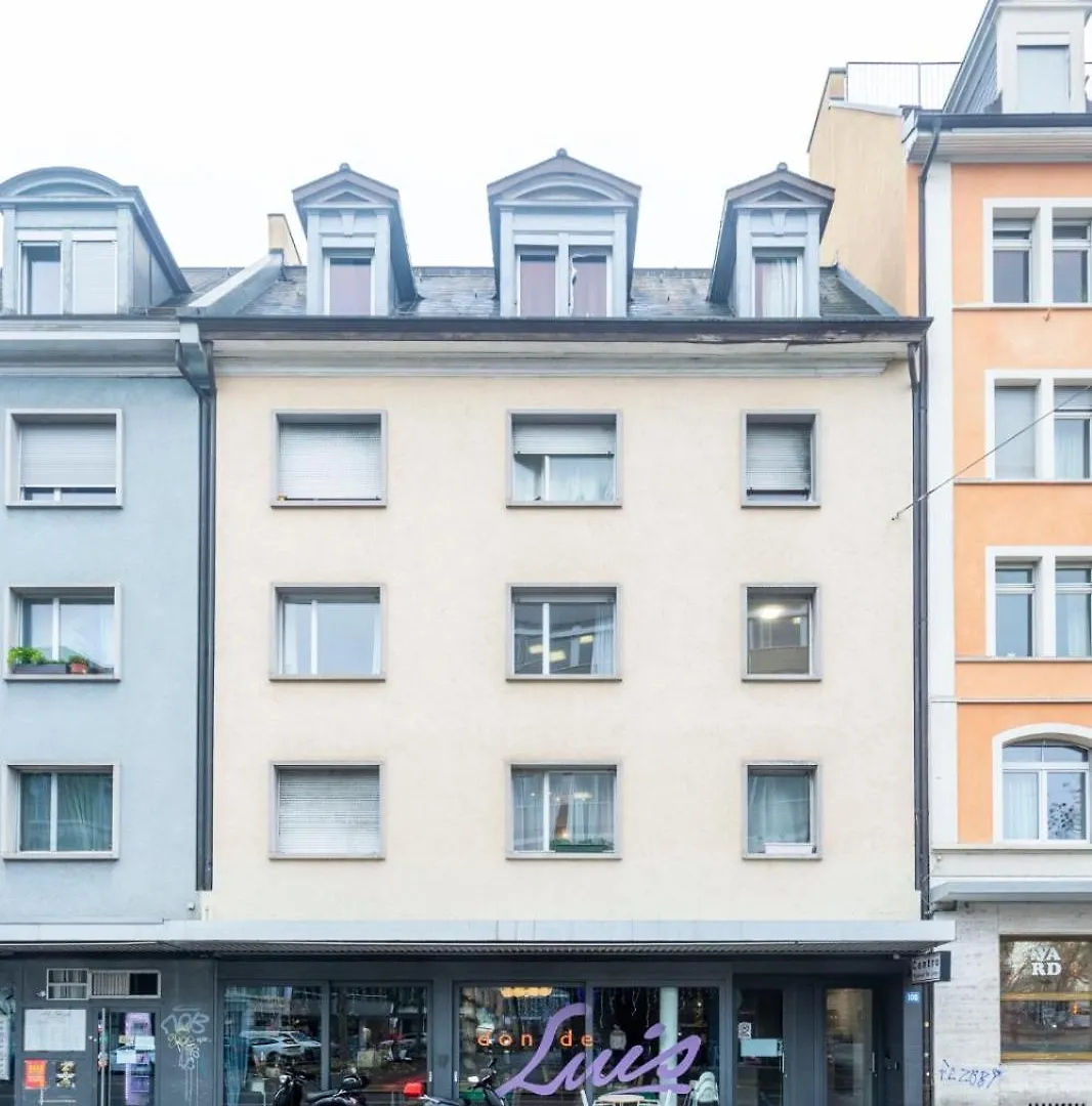 Gemuetlich Eingerichtete Wohnung Im Herzen Von Zuerich Switzerland